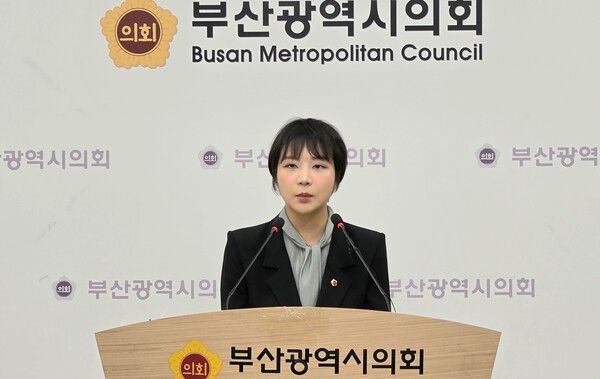 서지연 부산시의원이 8일 오전 11시 부산시의회 브리핑룸에서 기자회견을 열고 6.3 지방선거 투표용지 부족 사태와 관련해 선관위 전면 개혁을 촉구하고 있다. /부산시의회