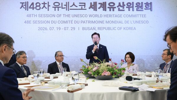 이재명 대통령이 19일 부산 벡스코에서 열린 제48차 유네스코 세계유산위원회 만찬에서 인사말을 하고 있다. /뉴시스