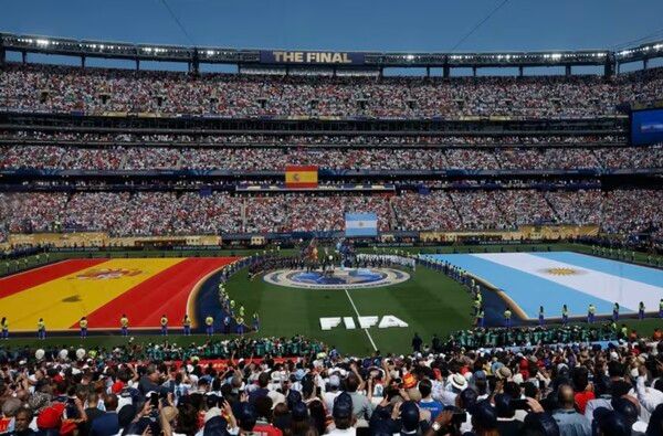 2026 북중미 월드컵 결승, 스페인과 아르헨티나의 대형 국기/FIFA 홈페이지 갈무리(포인트경제)
