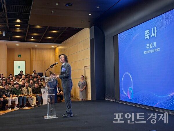 주병기 공정거래위원회 위원장이 'SK-1·2·3차 협력사 간 상생 협약' 체결식에서 축사를 하고 있다. /ⓒ포인트경제