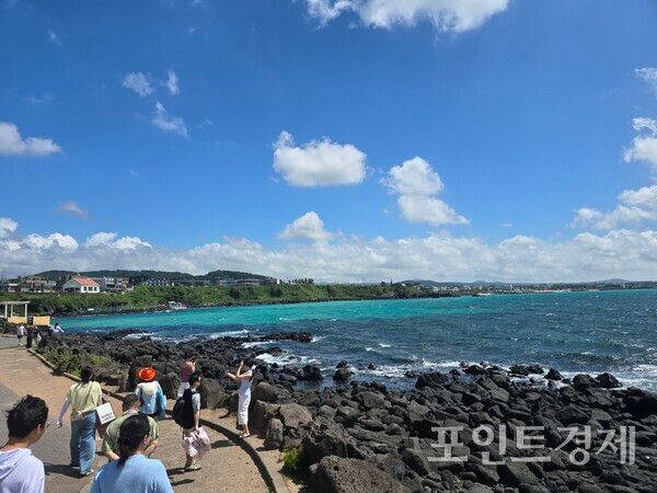 20일 오후 3시께 제주 제주시 애월카페거리 주변 바다&nbsp;ⓒ포인트경제