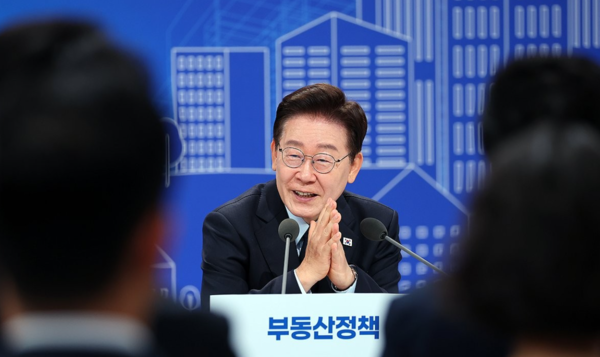 이재명 대통령이 23일 서울 여의도 KBS 별관에서 열린 부동산정책&nbsp;국민&nbsp;대토론회에서 발언하고 있다. /연합뉴스