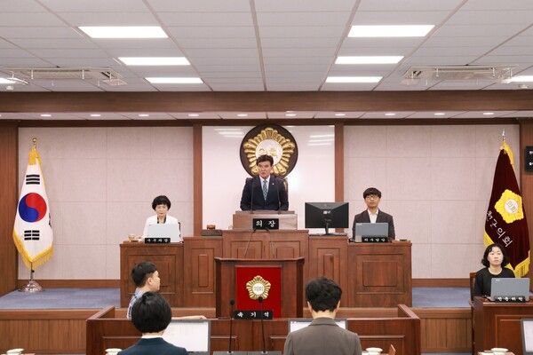 지난 24일 합천군의회 제300회 임시회 제2차 본회의가 열리고 있다./사진=합천군의회.