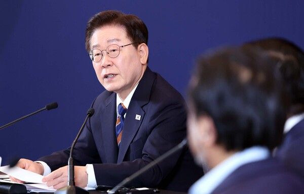 이재명 대통령이 25일(현지 시간) 미국 샌프란시스코의 한 호텔에서 열린 실리콘밸리 벤처투자 밋업에서 인사말을 하고 있다. /뉴시스
