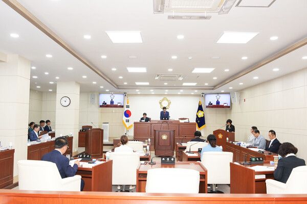 영덕군의회가 28일부터 30일까지 제325회 임시회를 열고 본격적인 의정 활동에 돌입했다. 사진=영덕군의회(포인트경제)
