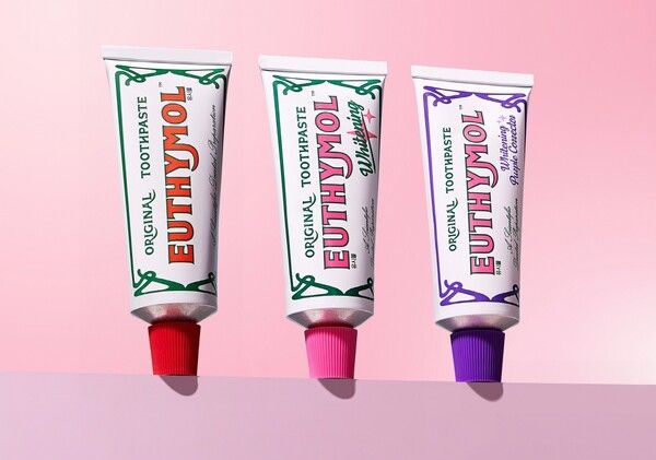 (왼쪽부터) 유시몰 오리지널 라인 치약, 화이트닝 라인 치약, 화이트닝 퍼플 코렉터 라인 치약. /LG생활건강