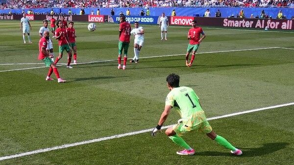음바페가 절묘한 슈팅으로 프랑스의 선제골을 성공시키고 있다/FIFA 홈페이지 갈무리(포인트경제)