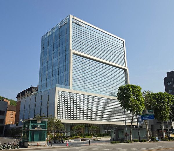 서울 강남구 도곡동에 위치한 오리온그룹 신사옥 전경. /오리온