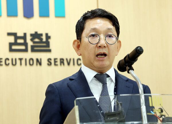 이정호 형사 제6부장 검사가 4일 오전 서울 송파구 문정동 서울동부지검에서 돼지고기 가격 담합 사건 수사 브리핑을 하고 있다. /뉴시스