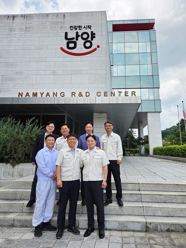 남양유업 식품기술사들&nbsp;&nbsp;(상단 왼쪽부터 서경민 중앙연구소장, 이재구 세종공장 품질보증팀장, 조영훈 식품안전센터장, 원종은 천안공장 품질보증팀장 /&nbsp;하단 왼쪽부터 송대영 세종공장 생산팀장, 최원호 나주공장장, 장창원 세종공장 품질보증부문장) /남양유업