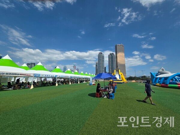 8일 노량진축구장에 '어린이 노량 물총대첩'이 열린 모습&nbsp;ⓒ포인트경제