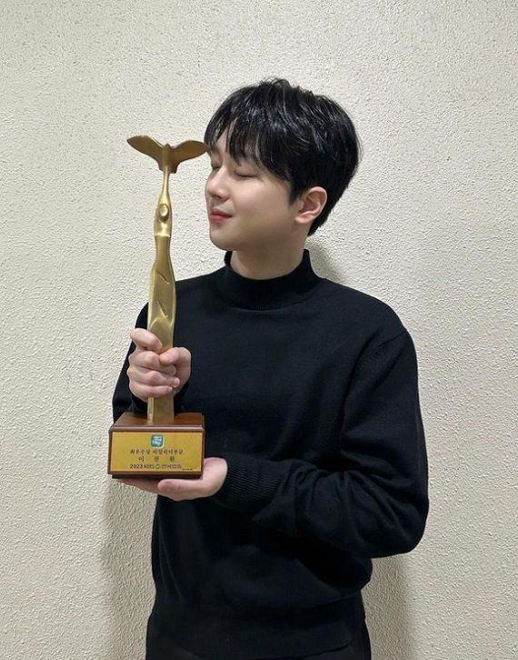 사진=가수 이찬원