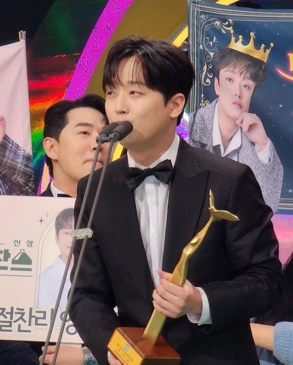 사진=가수 이찬원