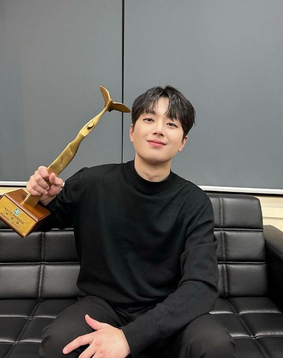 사진=가수 이찬원