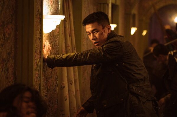 영화 '대외비'서 행동파 조폭 필도를 연기한 배우 김무열. 사진=플러스엠 엔터테인먼트