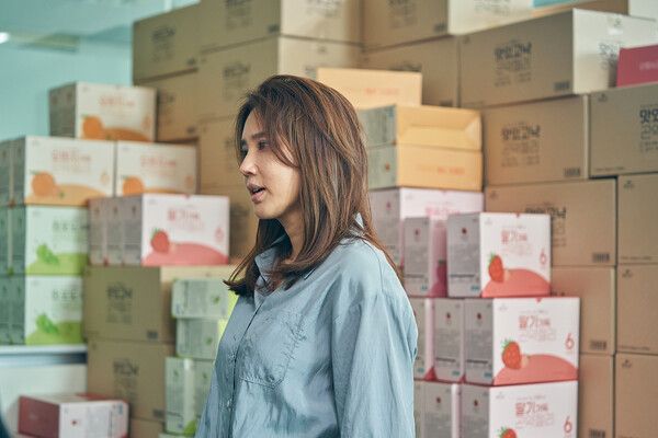 영화 '스마트폰을 떨어뜨렸을 뿐인데' 오현경 스틸. 사진=넷플릭스