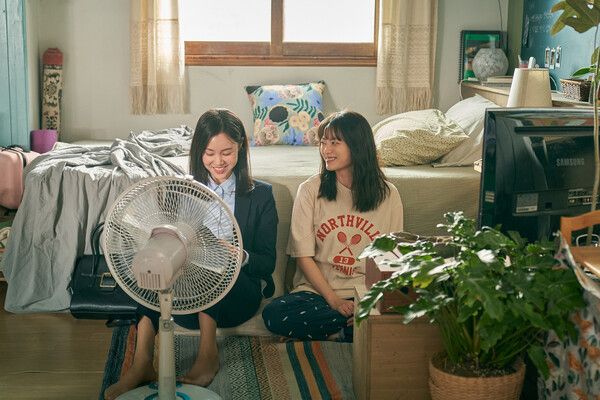 영화 '스마트폰을 떨어뜨렸을 뿐인데' 김예원, 천우희 스틸. 사진=넷플릭스