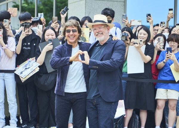 '미션 임파서블7' 톰 크루즈, 크리스토퍼 맥쿼리 감독 입국. 사진=롯데엔터테인먼트