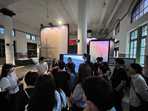 사진='헤더윅 스튜디오: 감성을 빚다’ 도슨트투어 현장