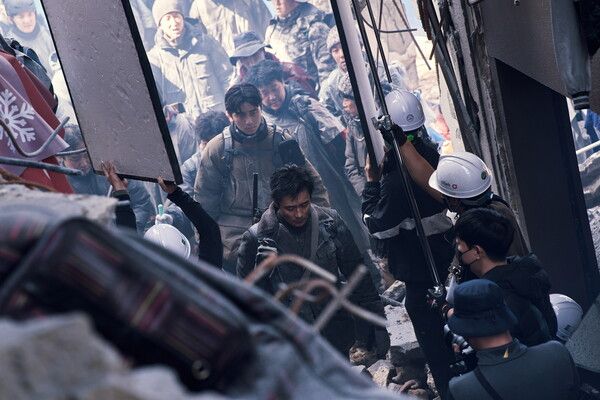 '콘크리트 유토피아' 스틸. 사진=롯데엔터테인먼트