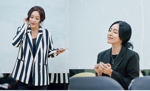 뮤지컬 '타오르는 어둠 속에서' 연습 사진 (좌) 이영미 문혜원. 사진=뉴프로덕션