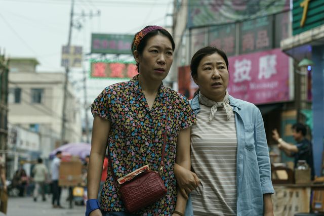 영화 '시민덕희' 라미란-염혜란. 사진=쇼박스