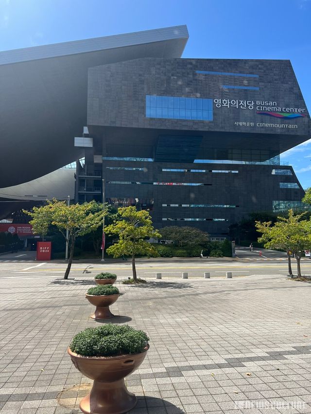 '제29회 부산국제영화제'가 열리는 영화의 전당 주변. 사진=뉴스컬처