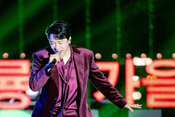 에녹 무대 가창 스케치 사진_사진=EMK엔터테인먼트