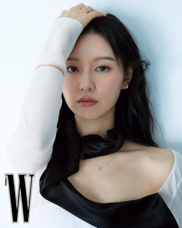 배우 김지원. 사진=더블유 코리아