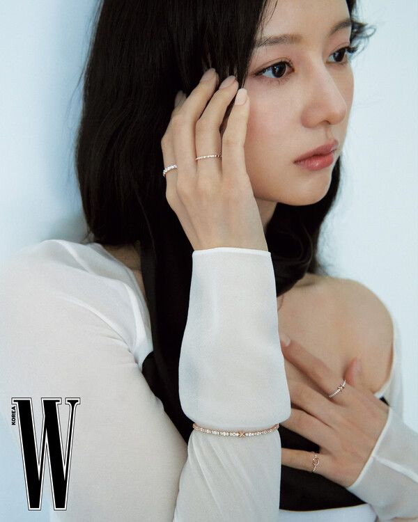 배우 김지원. 사진=더블유 코리아