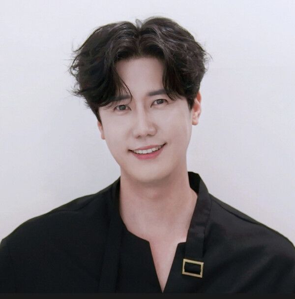 가수 신성. 사진=디앤씨 이엔티