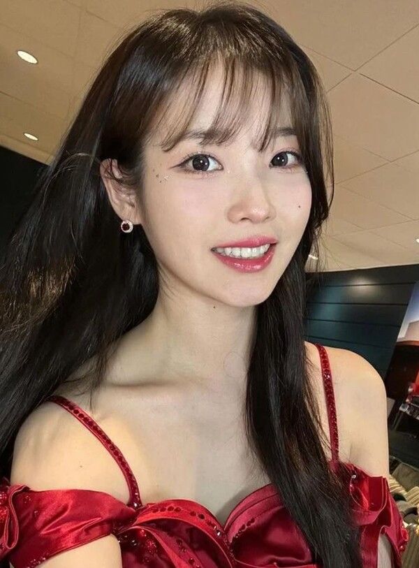 사진=가수 아이유