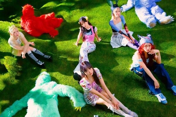 르세라핌 일본 싱글 3집 'CRAZY' 콘셉트 사진. 사진=쏘스뮤직