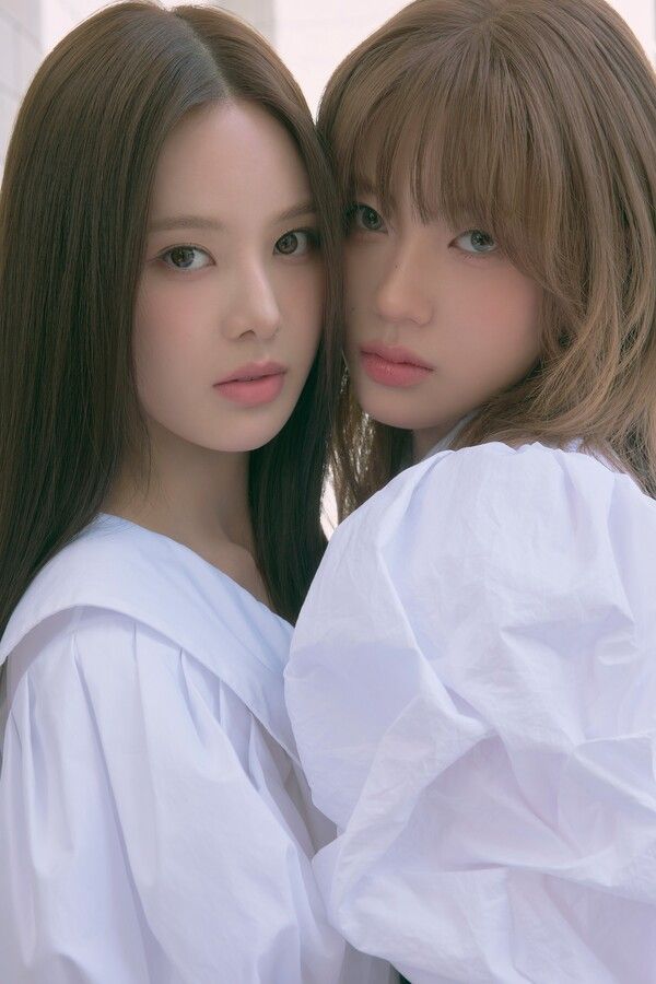 이즈나_유닛_콘셉트_포토(방지민, 코코). 사진=웨이크원