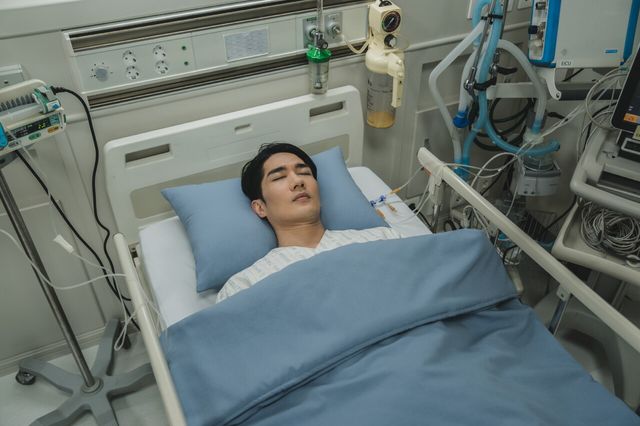 '조명가게'. 사진=디즈니+