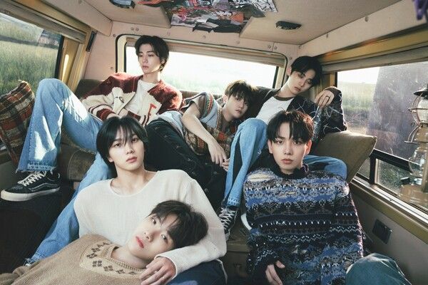 보이넥스트도어 미니1집 포토 MOODY버전 단체. 사진=KOZ엔터테인먼트