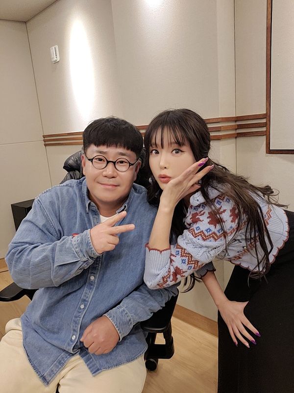 작곡가 조영수, 가수 홍진영. 사진=아이엠에이치엔터테인먼트