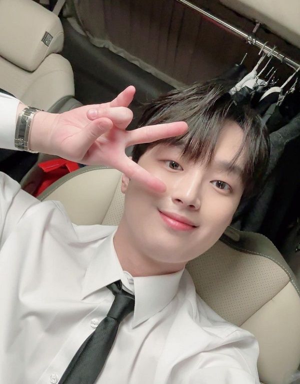 사진=가수 이찬원