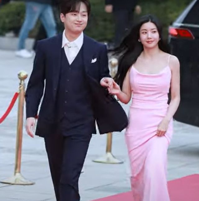 이찬원-권은비. 사진=온라인커뮤니티