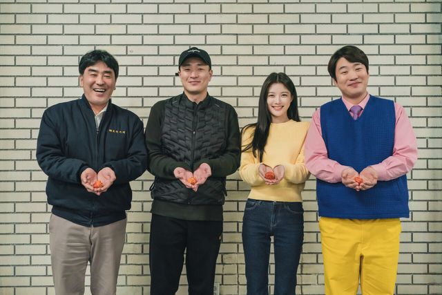 '닭강정' 류승룡, 이병헌 감독, 김유정, 안재홍. 사진=넷플릭스