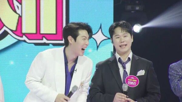 '불타는 장미단'. 사진=크레아 스튜디오