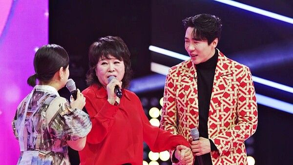 '불타는 장미단'. 사진=크레아 스튜디오