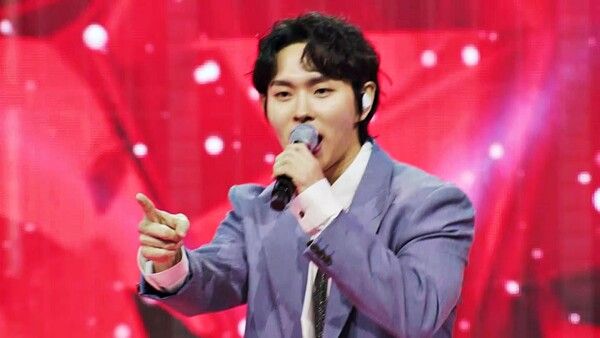 '불타는 장미단'. 사진=크레아 스튜디오