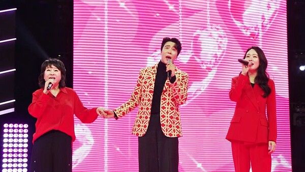 '불타는 장미단'. 사진=크레아 스튜디오