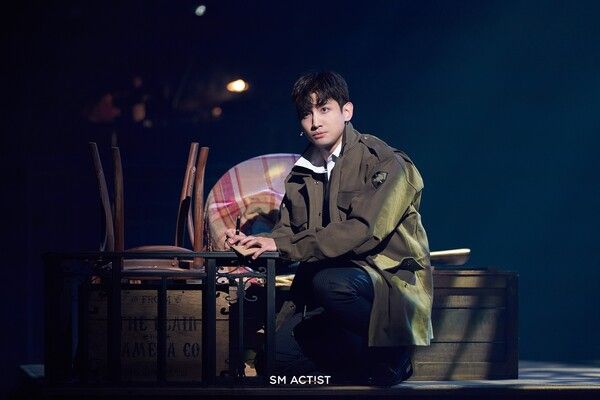 최강창민 뮤지컬 '벤자민 버튼' 스틸 이미지. 사진=SM엔터테인먼트