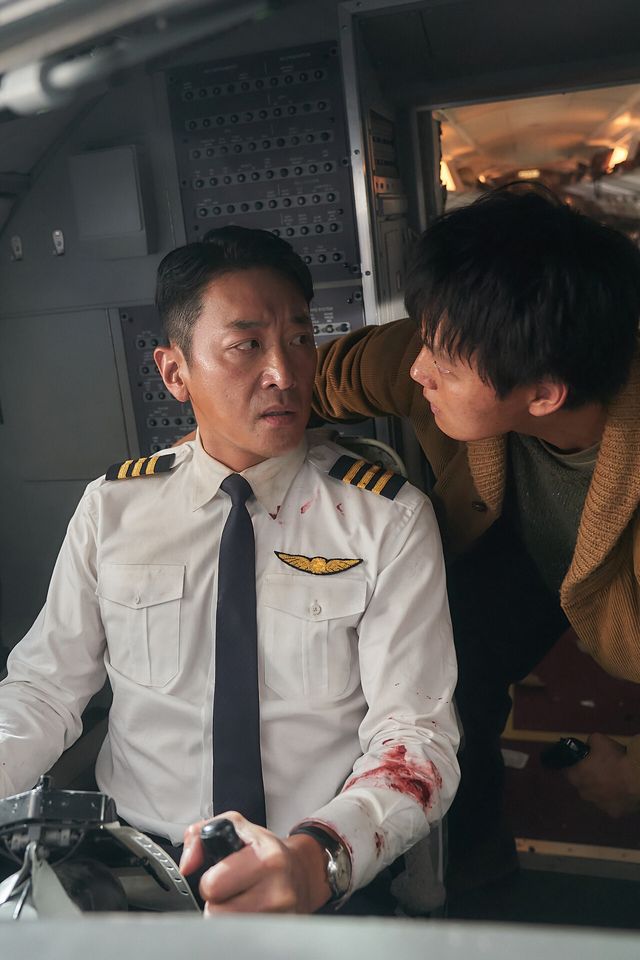 '하이재킹' 하정우-여진구. 사진=(주)키다리스튜디오/소니픽쳐스