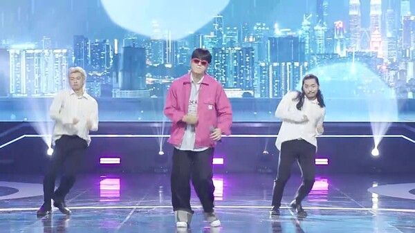 '불타는 장미단'. 사진=크레아 스튜디오