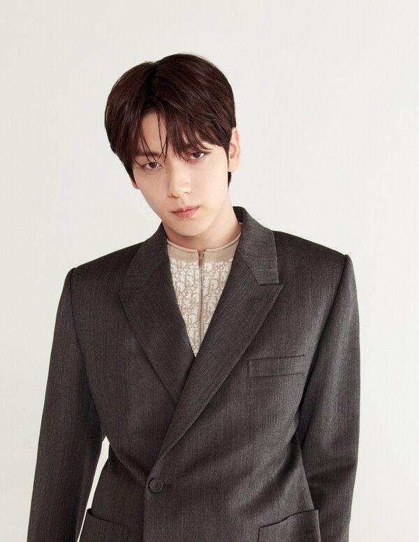 그룹 투모로우바이투게더. ©Brett Lloyd. 사진=디올