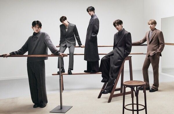 그룹 투모로우바이투게더. ©Brett Lloyd. 사진=디올