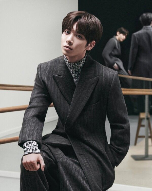 그룹 투모로우바이투게더. ©Brett Lloyd. 사진=디올